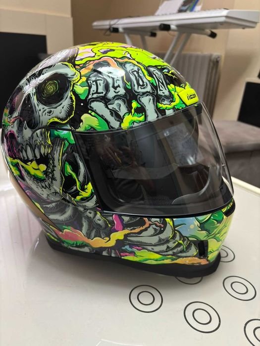 Комплект Каска Нова ICON , яке и ръкавици