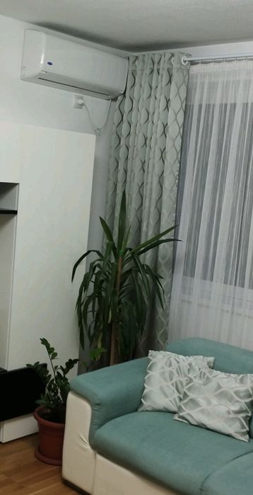 Draperii verde menta