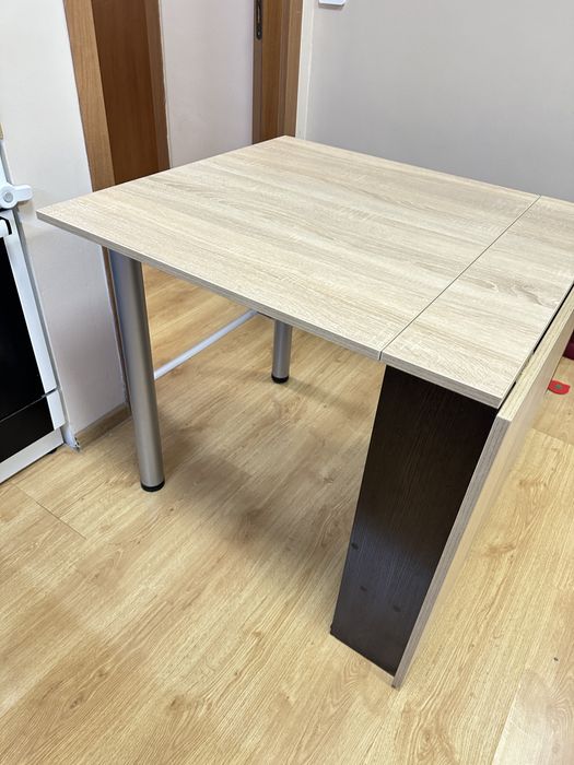 Сгъваема трапезна маса