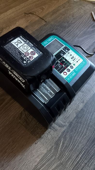 Incarcator pentru baterii makita