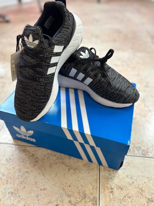 Детски маратонки Adidas Swift Run 2