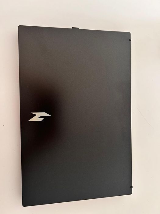 Laptop procesor Ryzen 7737 placa video Geforce nvidea rtx 3050