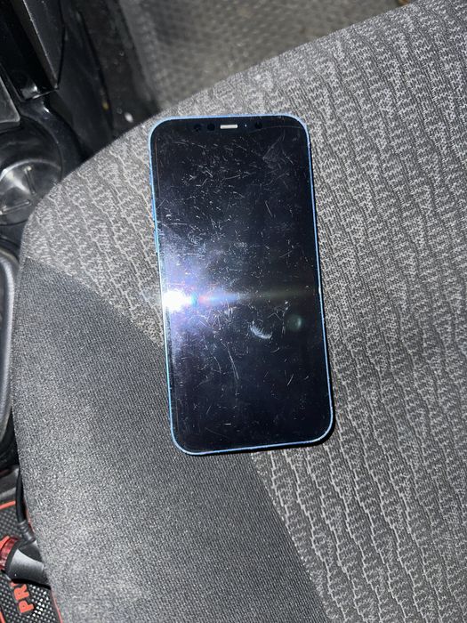 Продам айфон 12 в сред