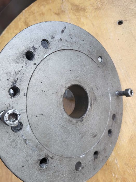 Фланец  за  баланс на джанти   безцентрален отвор Универсален