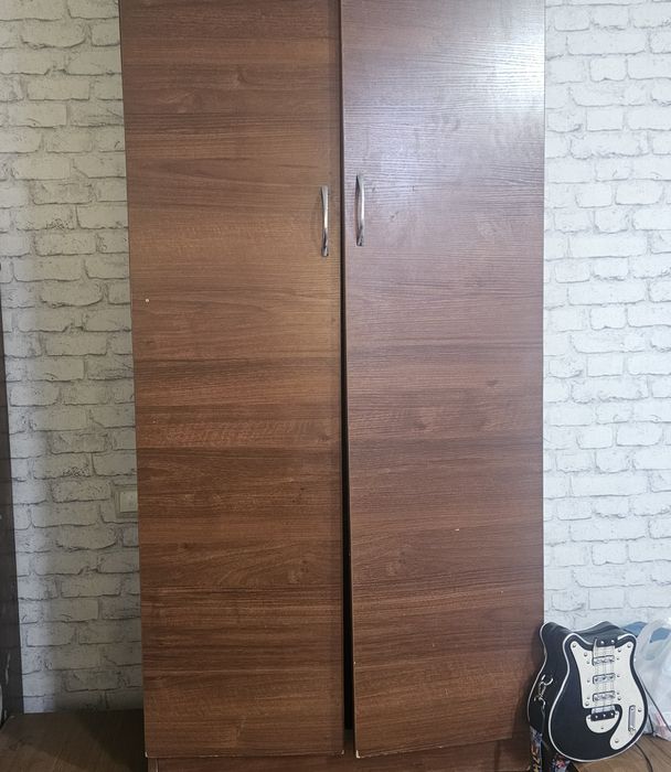 Продам шифонер,шкаф и тумбочку