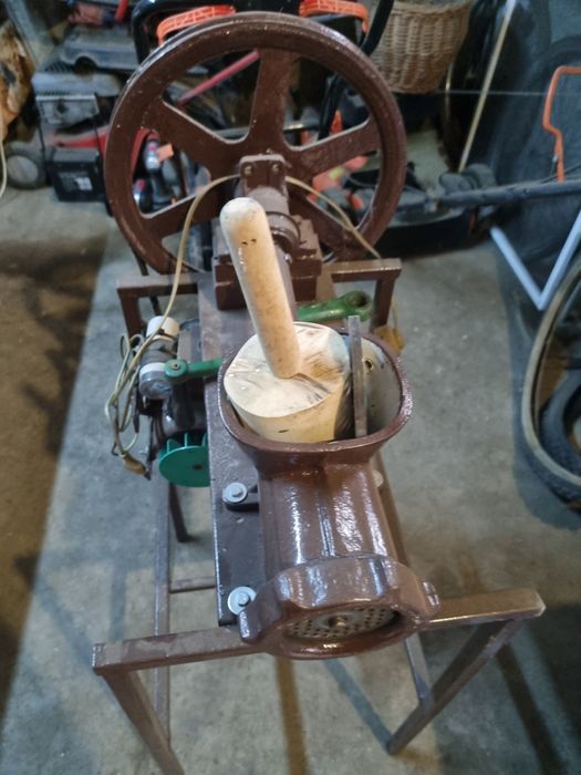 Vand masina macinat carne