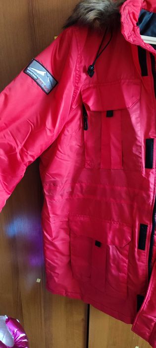 Мъжко зимно яке със стягащи връзки и сваляща се качулка