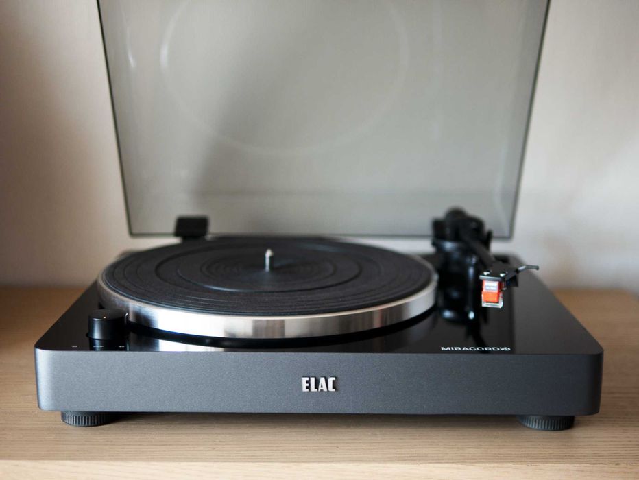 Продавам грамофон Elac Miracord 50