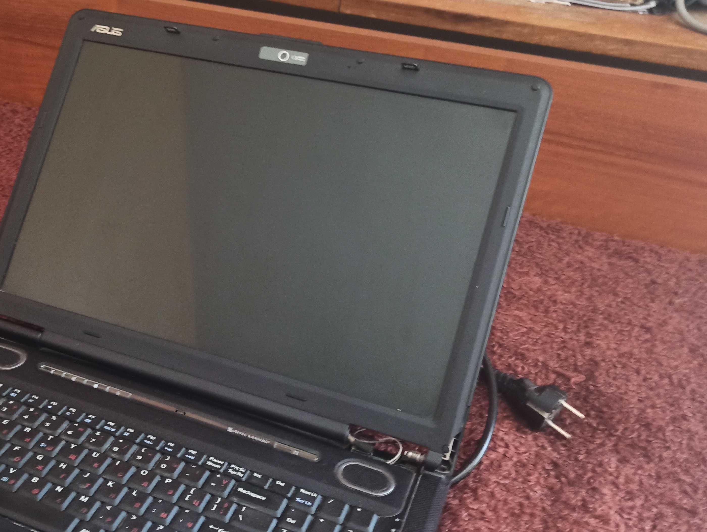 Лаптоп ASUS PRO72Q, 17" със зарядно, работещ