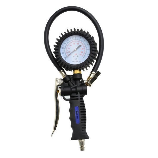 Пистолетът за помпане на гуми с манометър