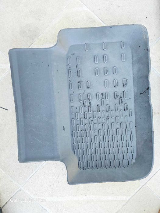 3 Covorase + Tavita Dacia Logan 3 ORIGINALE