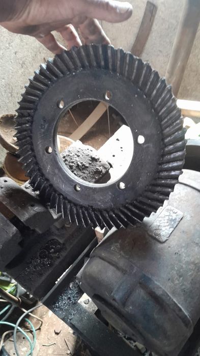 Reparatie roata conducatoare BULDOZER