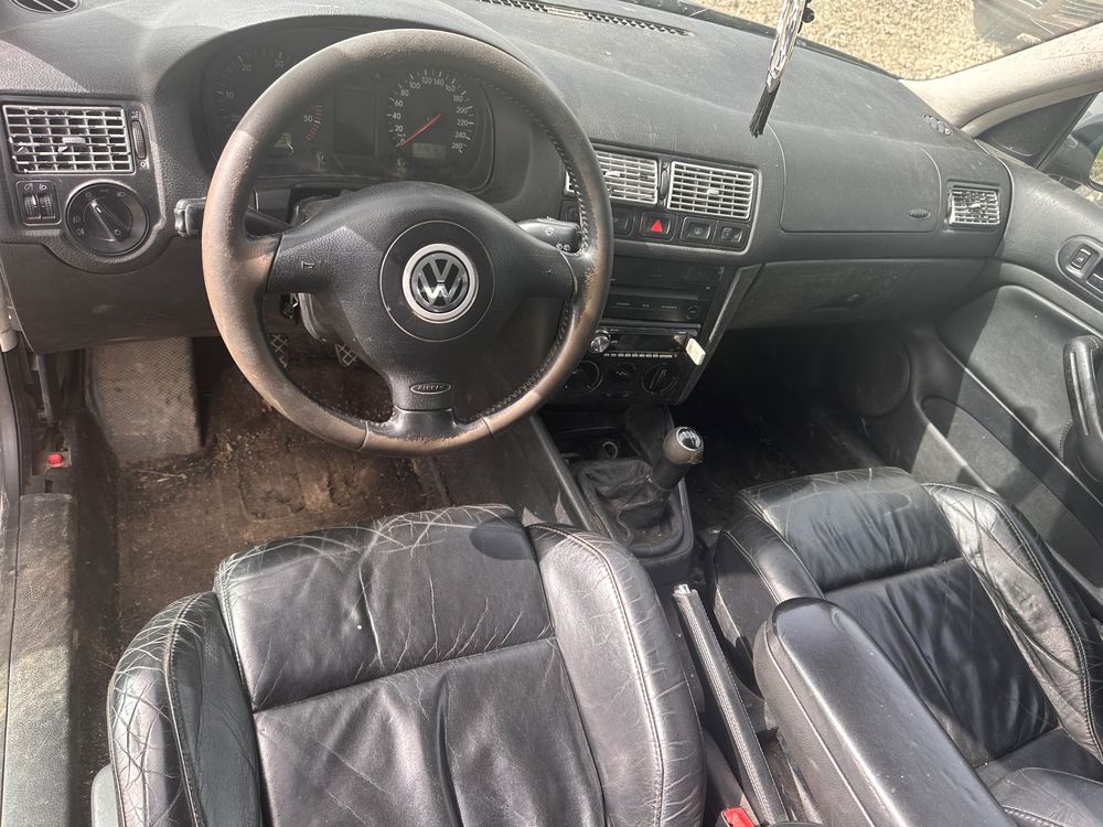 Dezmembrez Volkswagen Golf 4