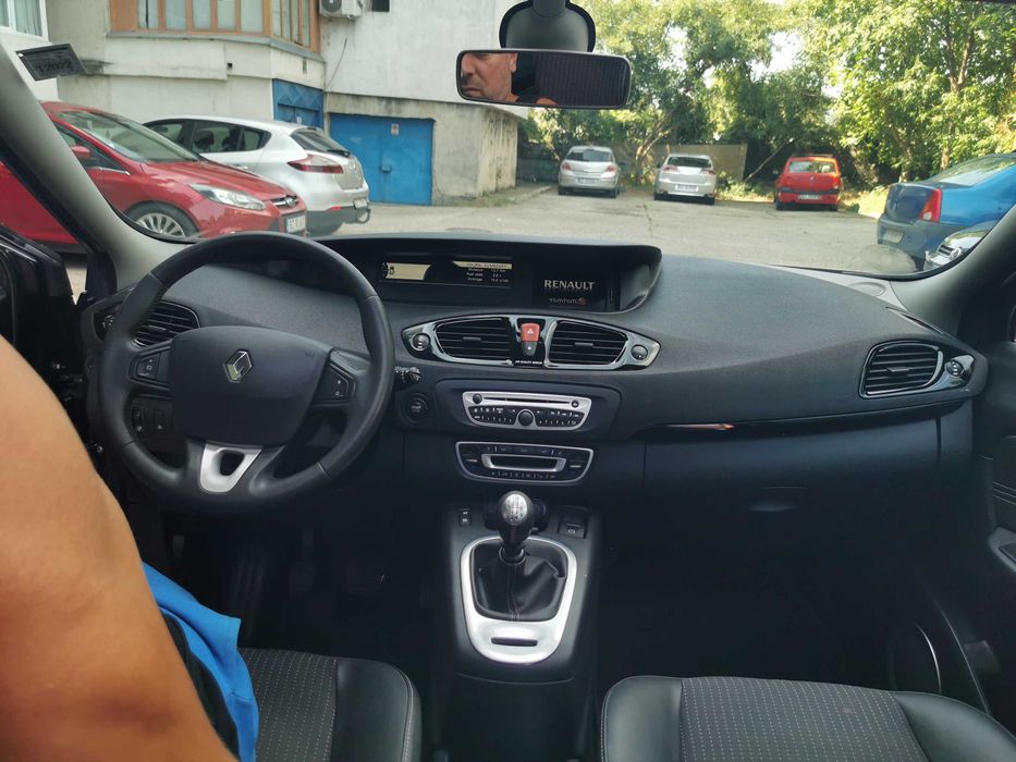 Vând Renault Grand Scenic 1.9 dci 2011