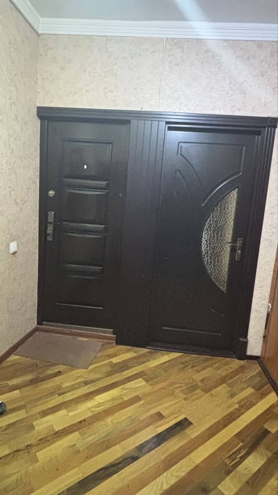 Продаётся 4 комнатная квартира в 9 микрорайоне 2 этаж  ДОГОВОРНАЯ
