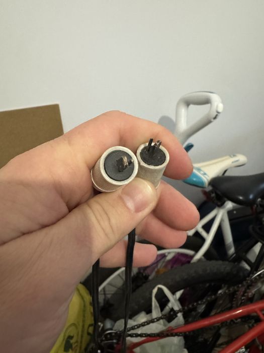 Boxe TESLA pentru pick-up