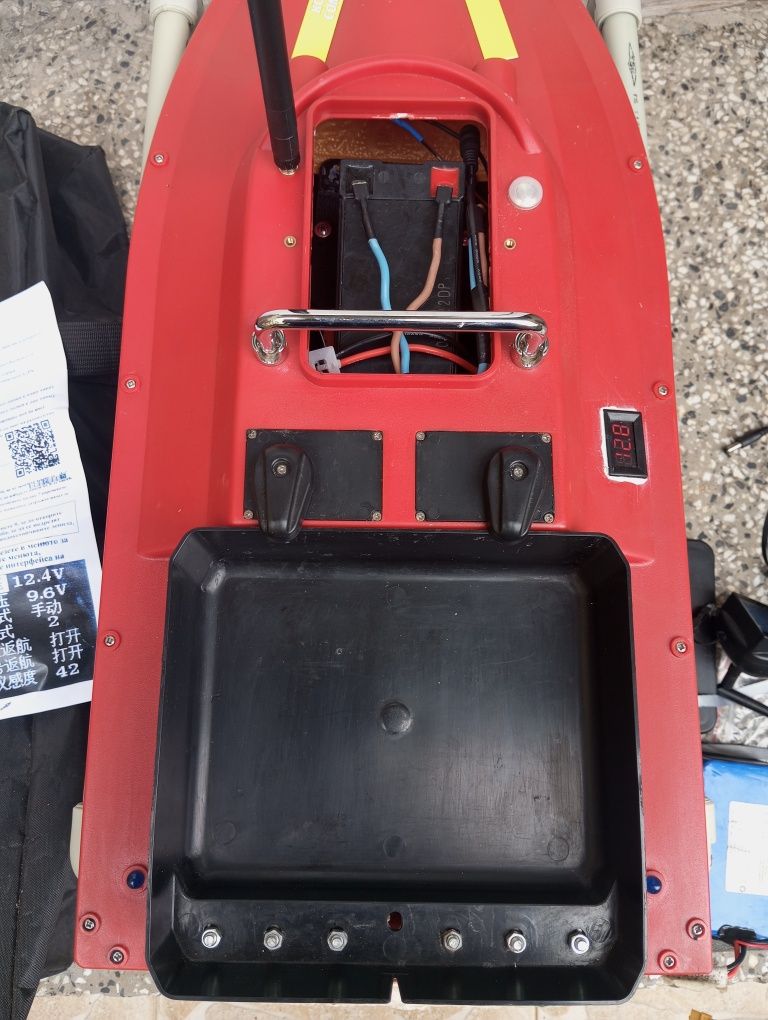 Бърза лодка за захранка V16, 12V