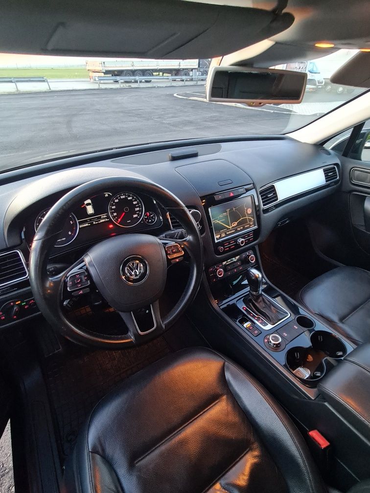 Vând Volkswagen Touareg