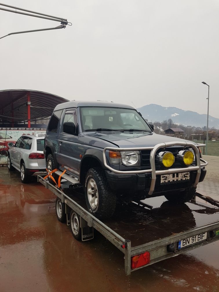 Dezmembrez mitsubishi pajero motor 2.5 cutie manuală