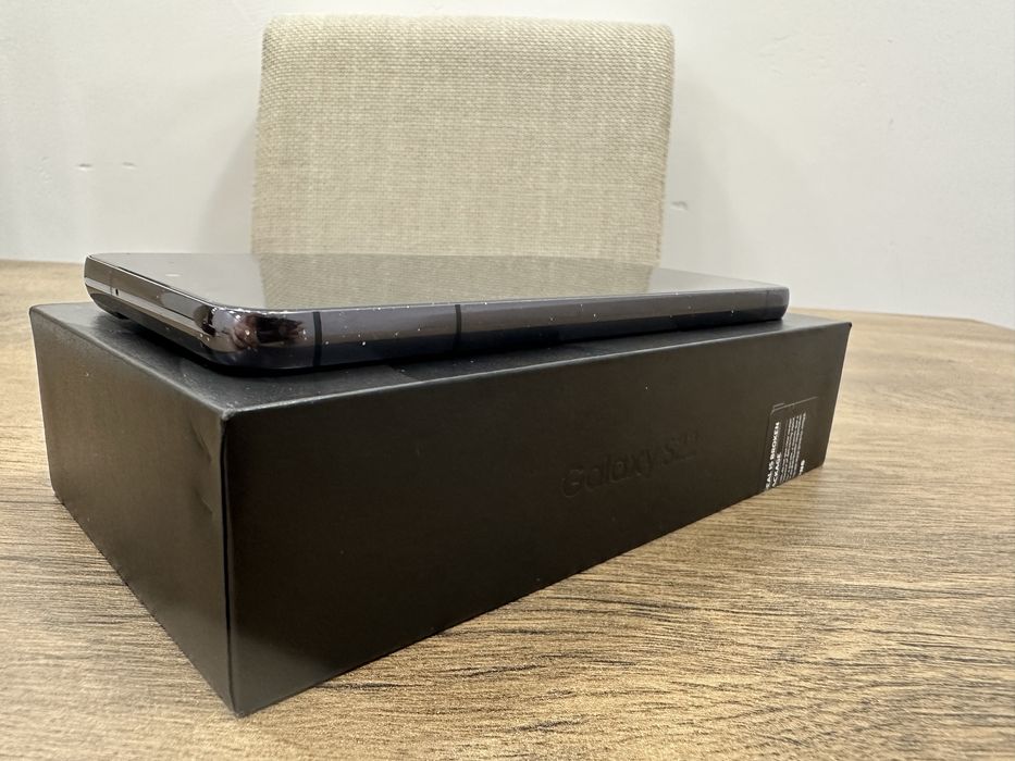 Vând Samsung S22 Phantom Black, 256 GB !