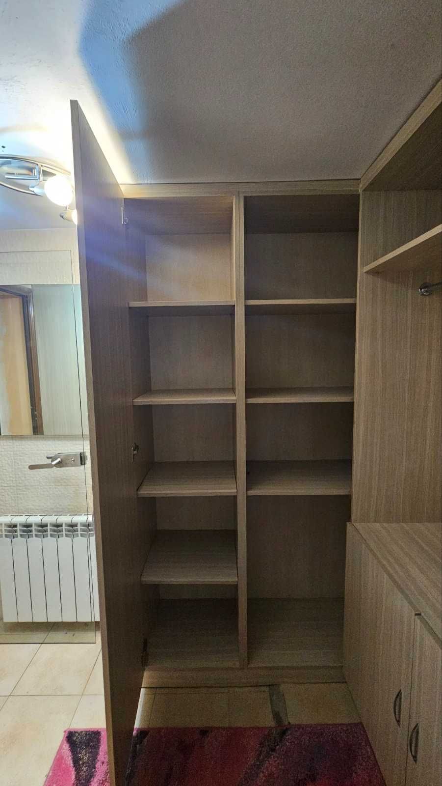 Продавам гардероб (гардеробна система) – като нова!