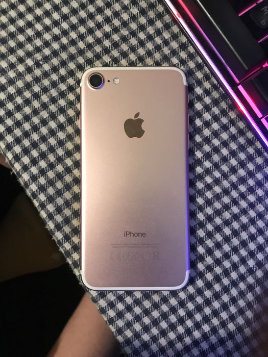 Продается айфон 7