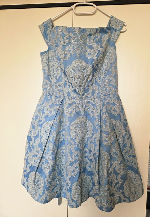 Чисто нова официална рокля