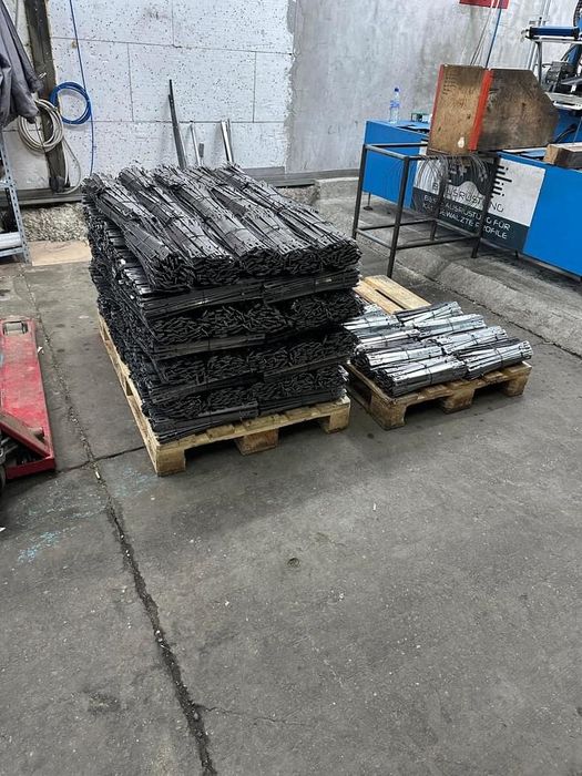 Montanti, bride, spade,  tije,  pene,  distantieri,  cofraje doka lana