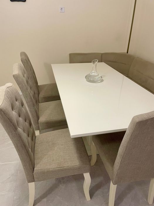 Ъглов Диван и 4 стола