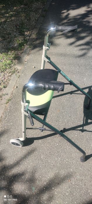 Cadru ajutător rolator