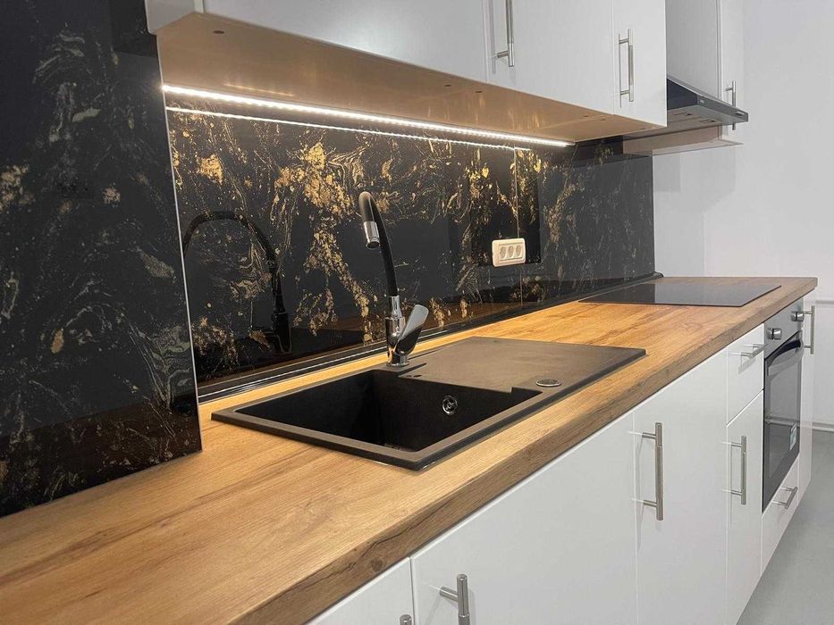 Vand apartament complet renovat cu 3 camere