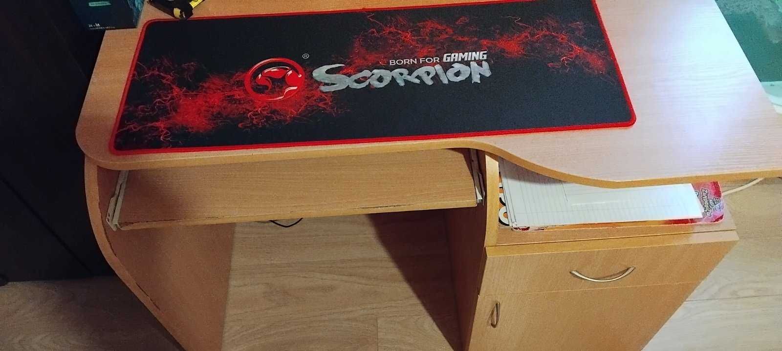 Продавам ученическо бюро