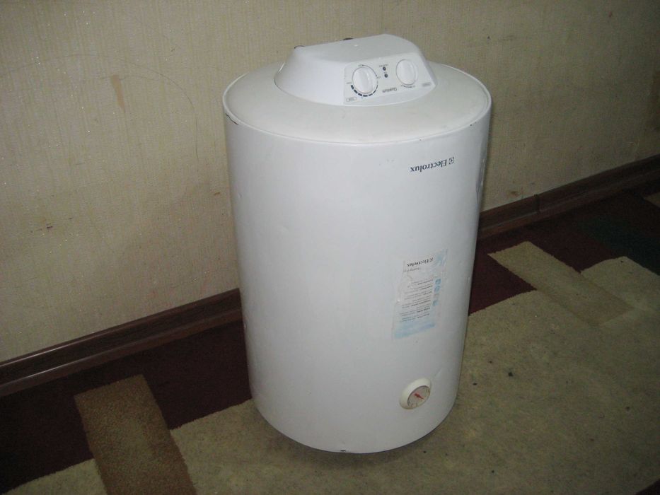 Водонагреватель накопительный Electrolux80лт отличном рабочим состояни
