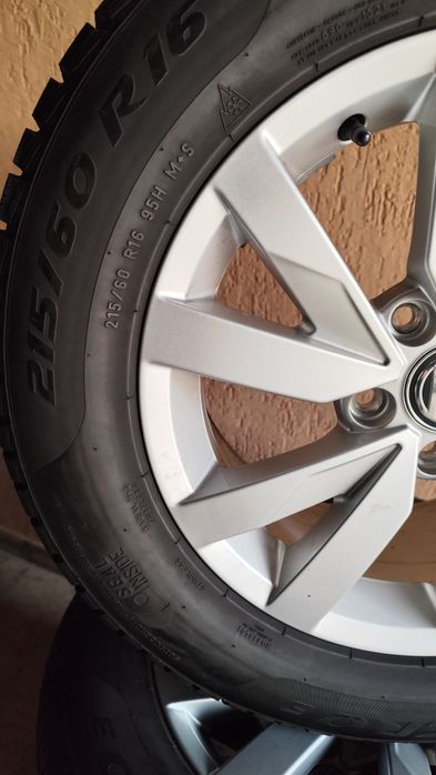 Jante vw passat b8 215/60/16 pirelli 2023