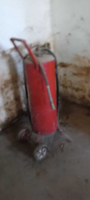 Продается Огнетушитель 100 кг в идеальном состоянии
