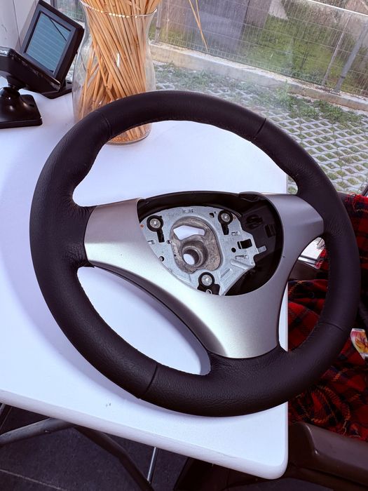 Продавам нов спортен волан за BMW E90/E87.