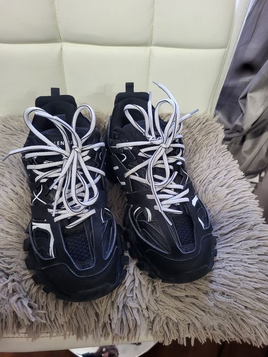 Balenciaga track