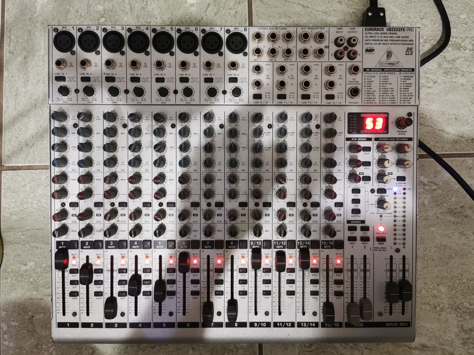 Mixer pasiv BEHRINGER Eurorak UB 2222 FX - PRO