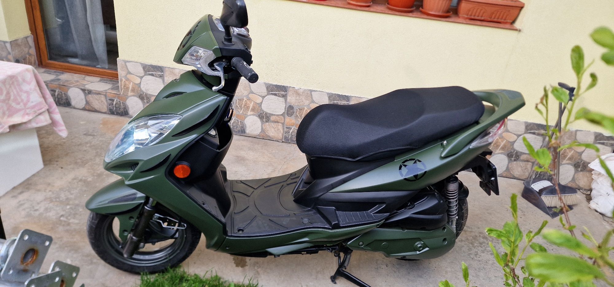 Скутер kymco muvies 125i топ състояние, като нов