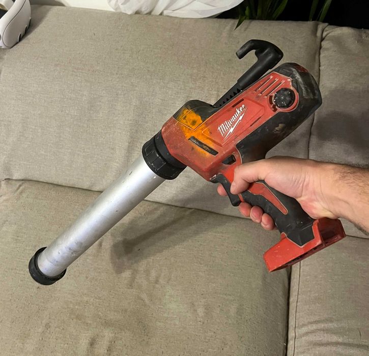 Milwaukee C18 PCG pistol electric pentru adezivi si etansanti 18V