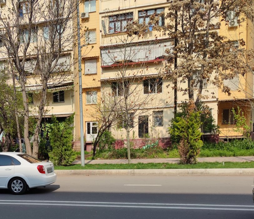 СВОЯ 3/1/5 вдоль дороги  УЛУЧШЕНКА 2х6 балкон юнусабад-10 ИПОТЕКА есть