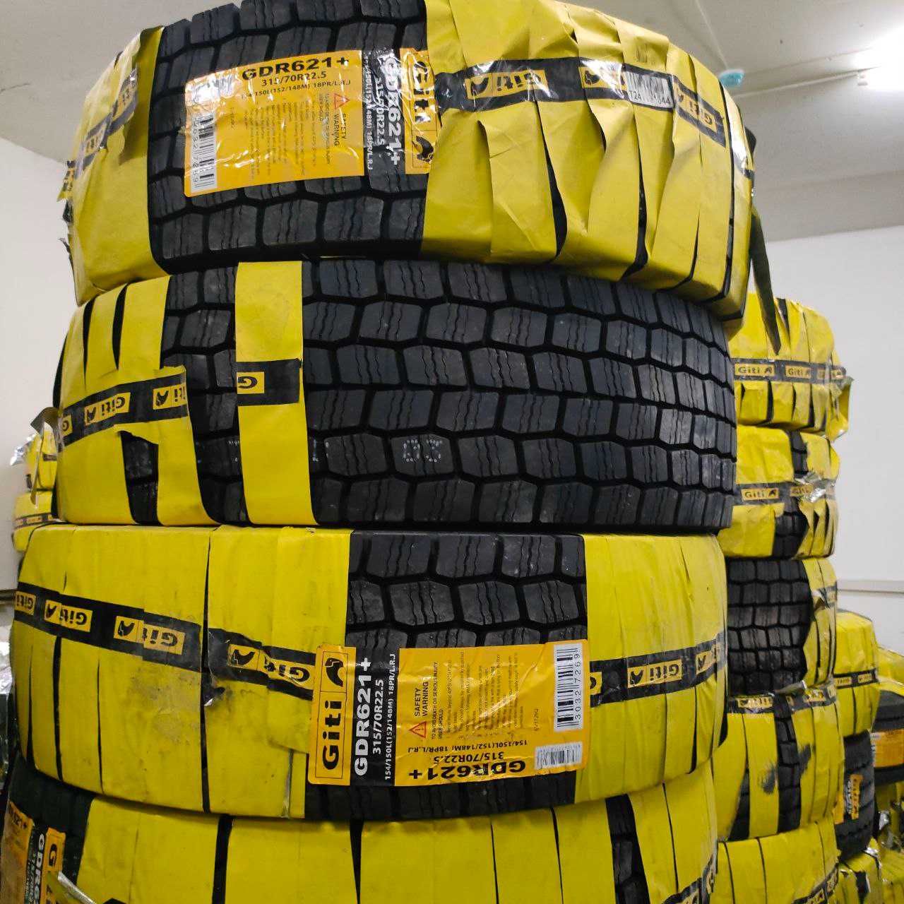 Фураларга 315/70R22.5 размер олдига ва орқа тигачга балонлар бор