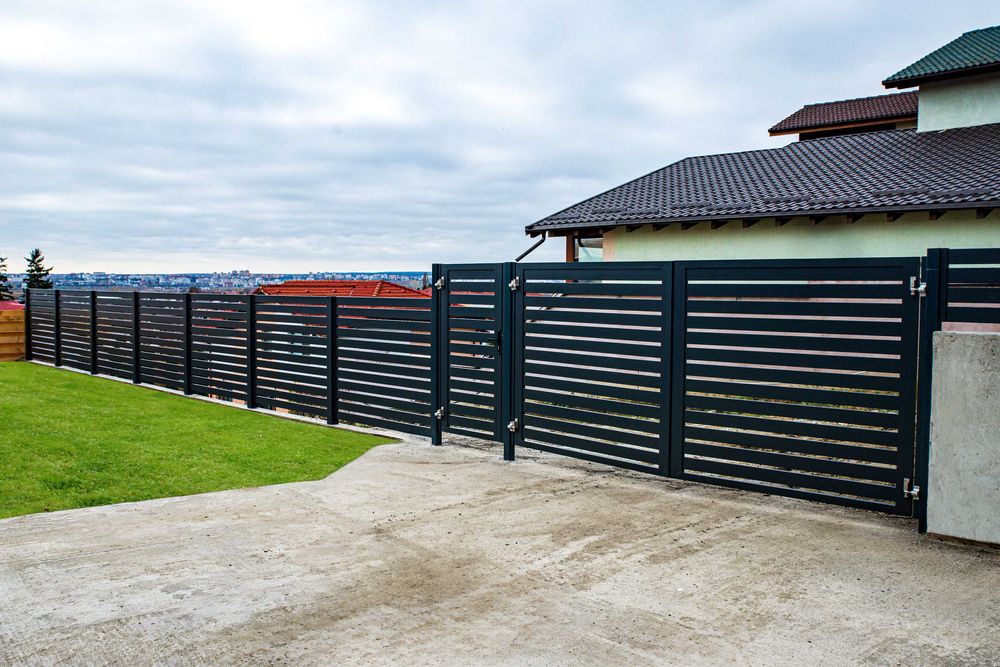 Garduri și porți metalice la comandă – pentru case moderne și elegante