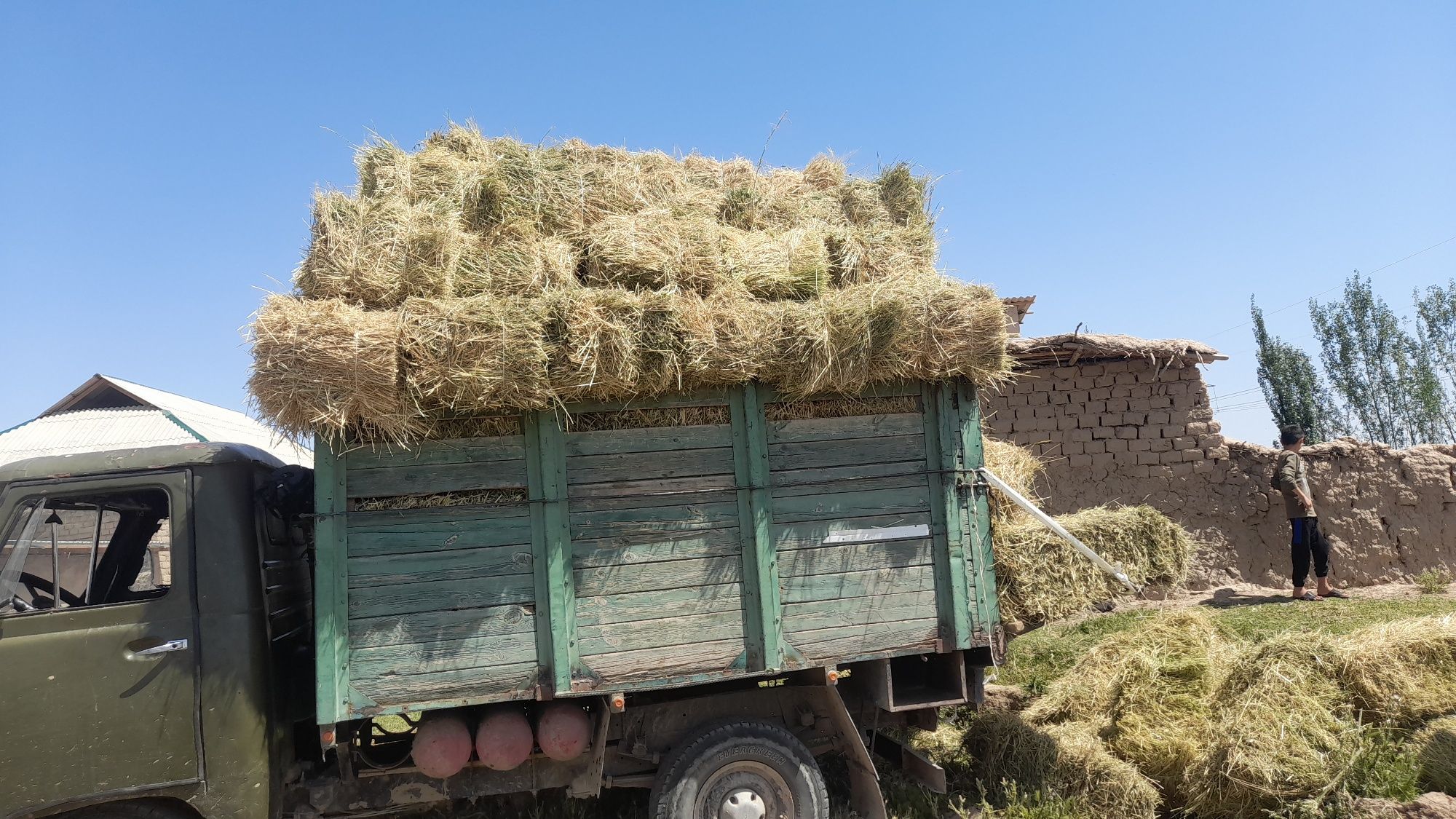 Uaz sotiladi mart oyi mator qilingan   moshinga garantiya