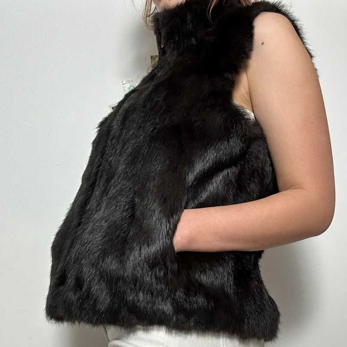 Vestă neagră din blană artificială