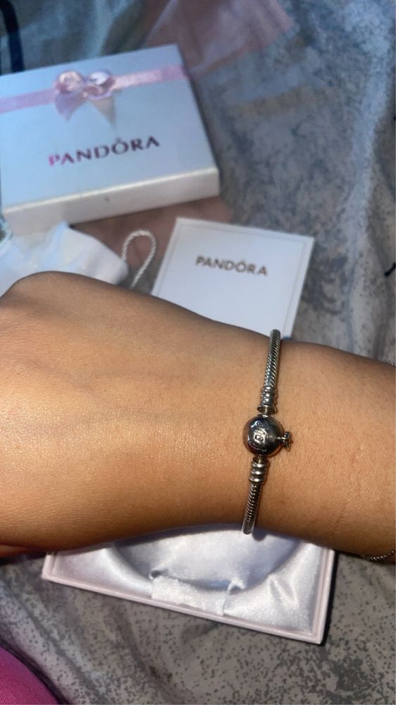 Оригинална гривна на Pandora