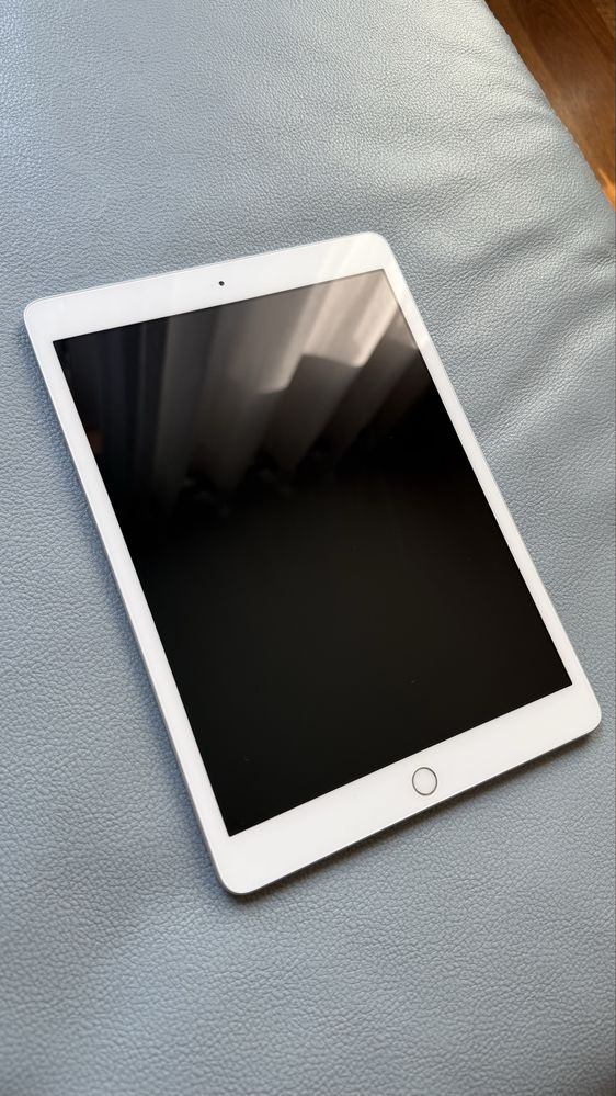iPad 8th Gen (WiFi) 32GB + Apple Pencil