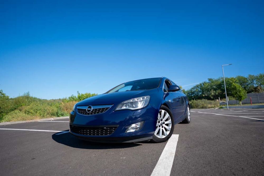 Opel Astra J Sport Tourer – 2011