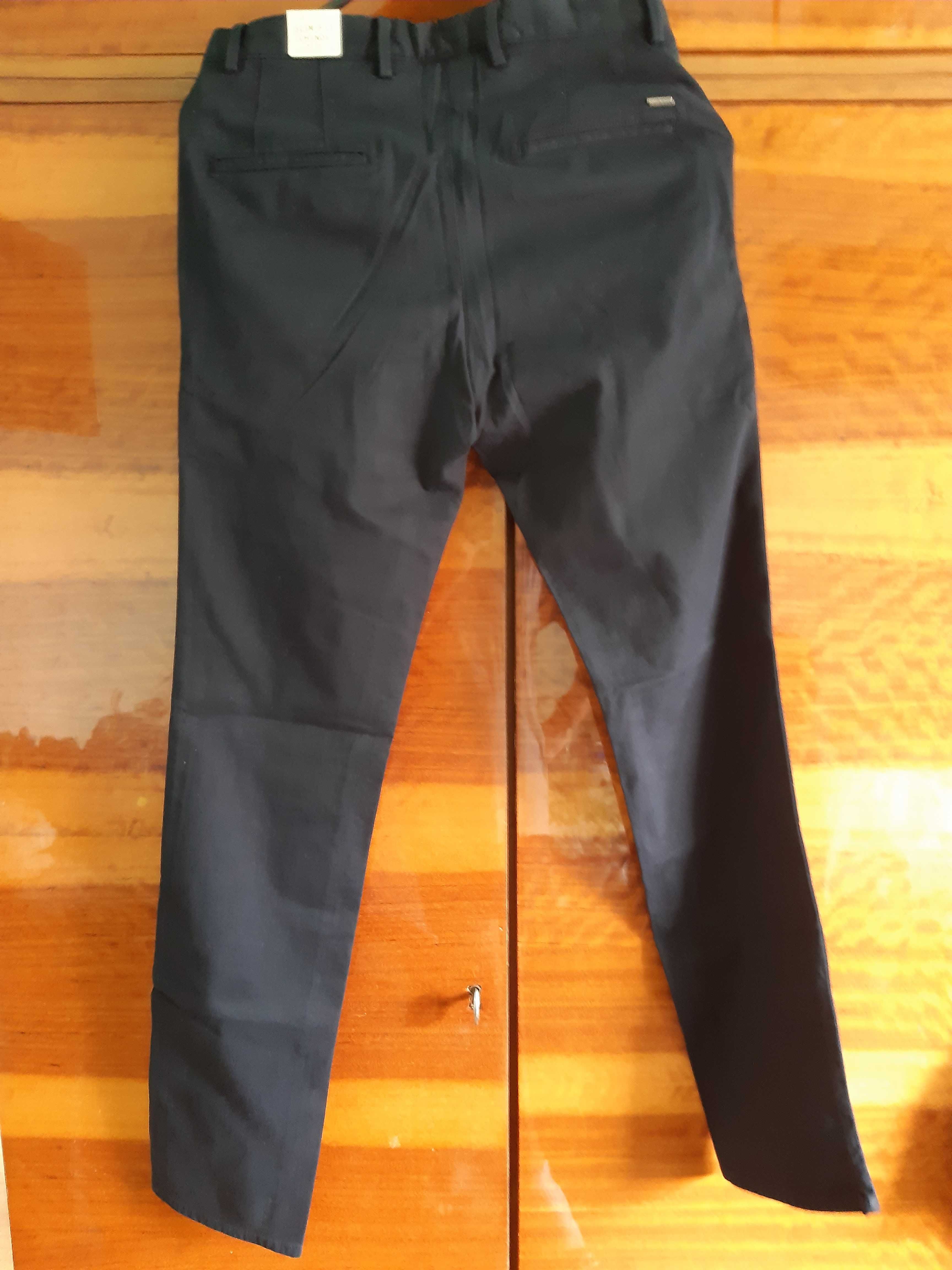 Vand pantaloni noi originali cu eticheta casual/chino marca Mango Man