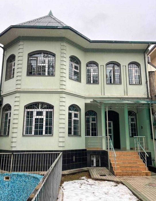 Ул.Юнуса Раджаби М.Космонавты 4,4 соток 300м2 6 Комнат
